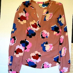 Never worn Floral blouse great condition Size small